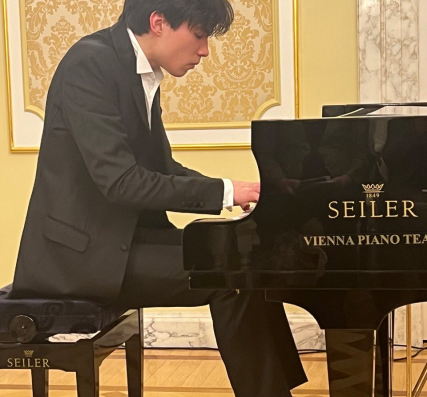 Concert of Russian-Chinese pianist E. Wong at the Russian Embassy in Austria